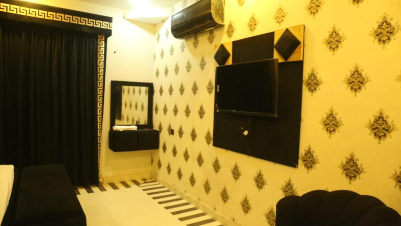 Hotel De Smart Мултан Экстерьер фото
