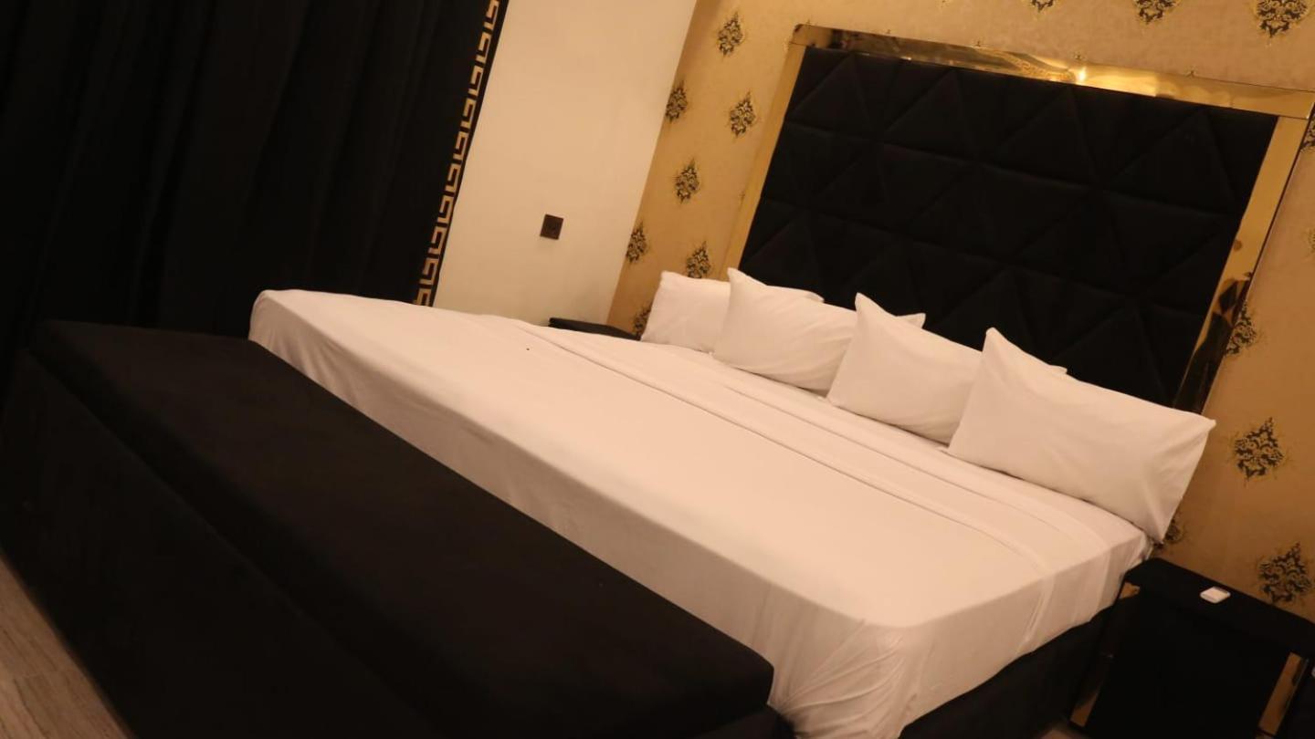 Hotel De Smart Мултан Экстерьер фото