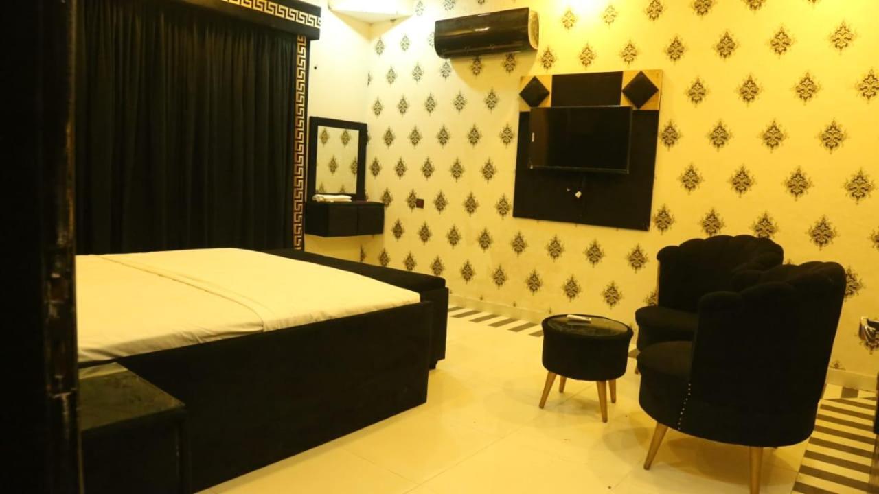 Hotel De Smart Мултан Экстерьер фото