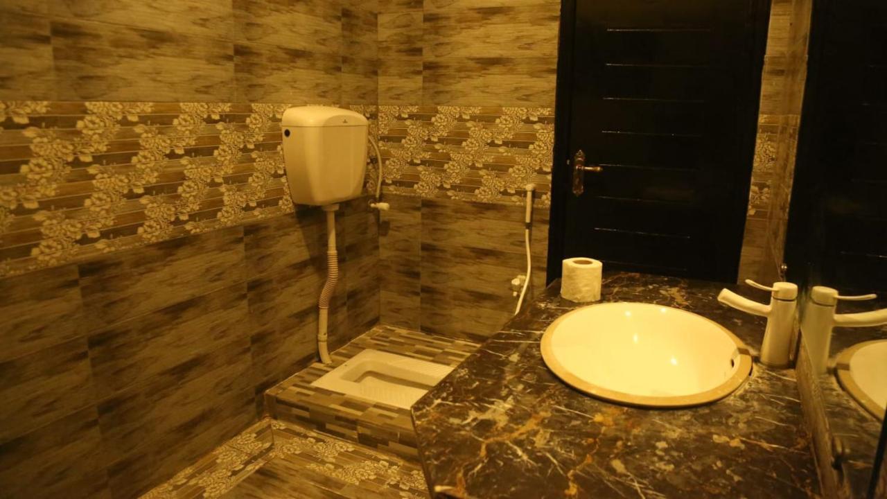 Hotel De Smart Мултан Экстерьер фото