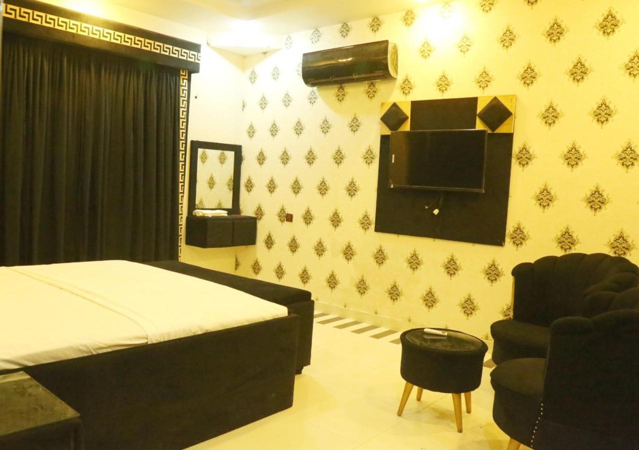 Hotel De Smart Мултан Экстерьер фото