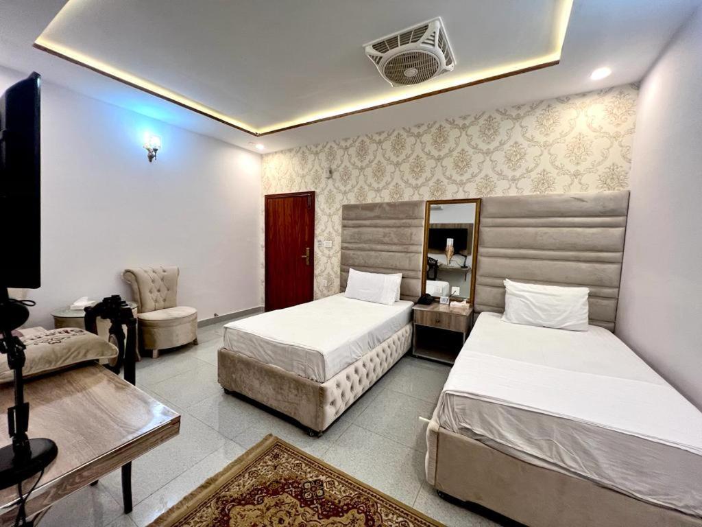Hotel De Smart Мултан Экстерьер фото