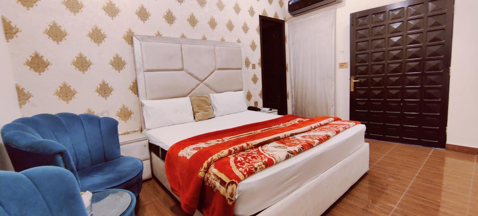 Hotel De Smart Мултан Экстерьер фото
