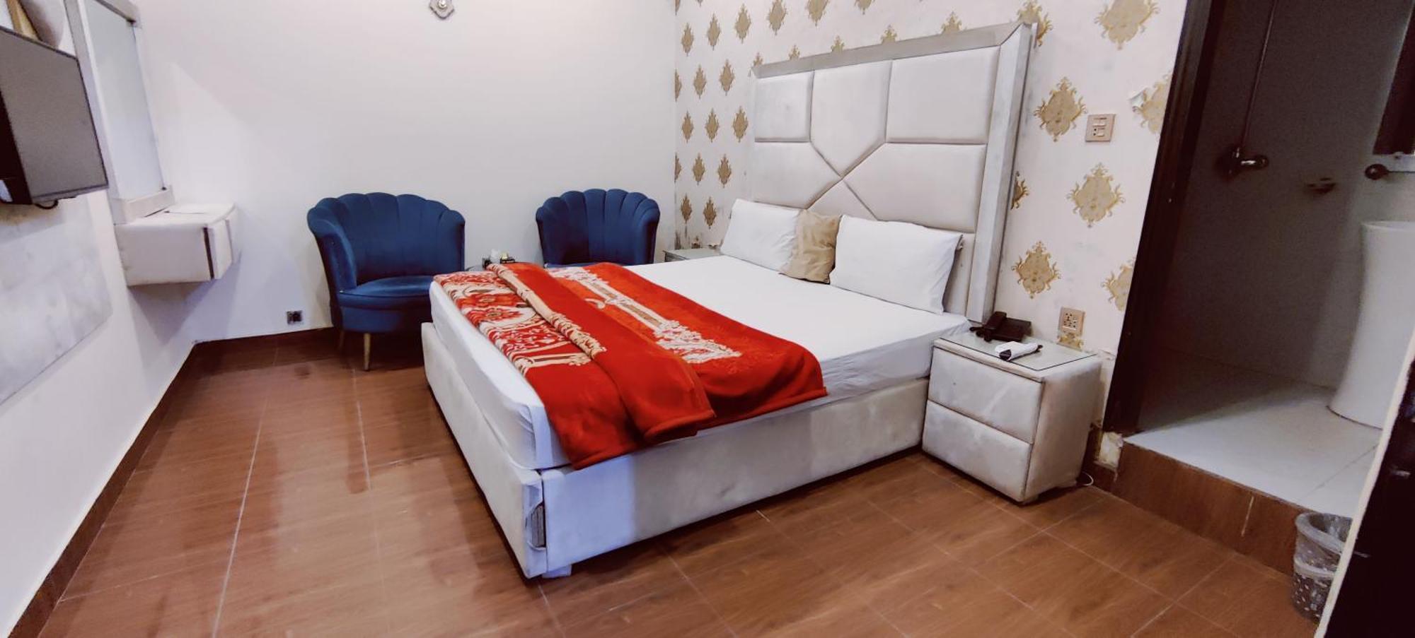 Hotel De Smart Мултан Экстерьер фото