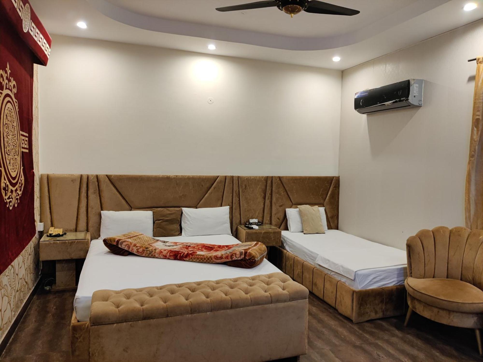 Hotel De Smart Мултан Экстерьер фото